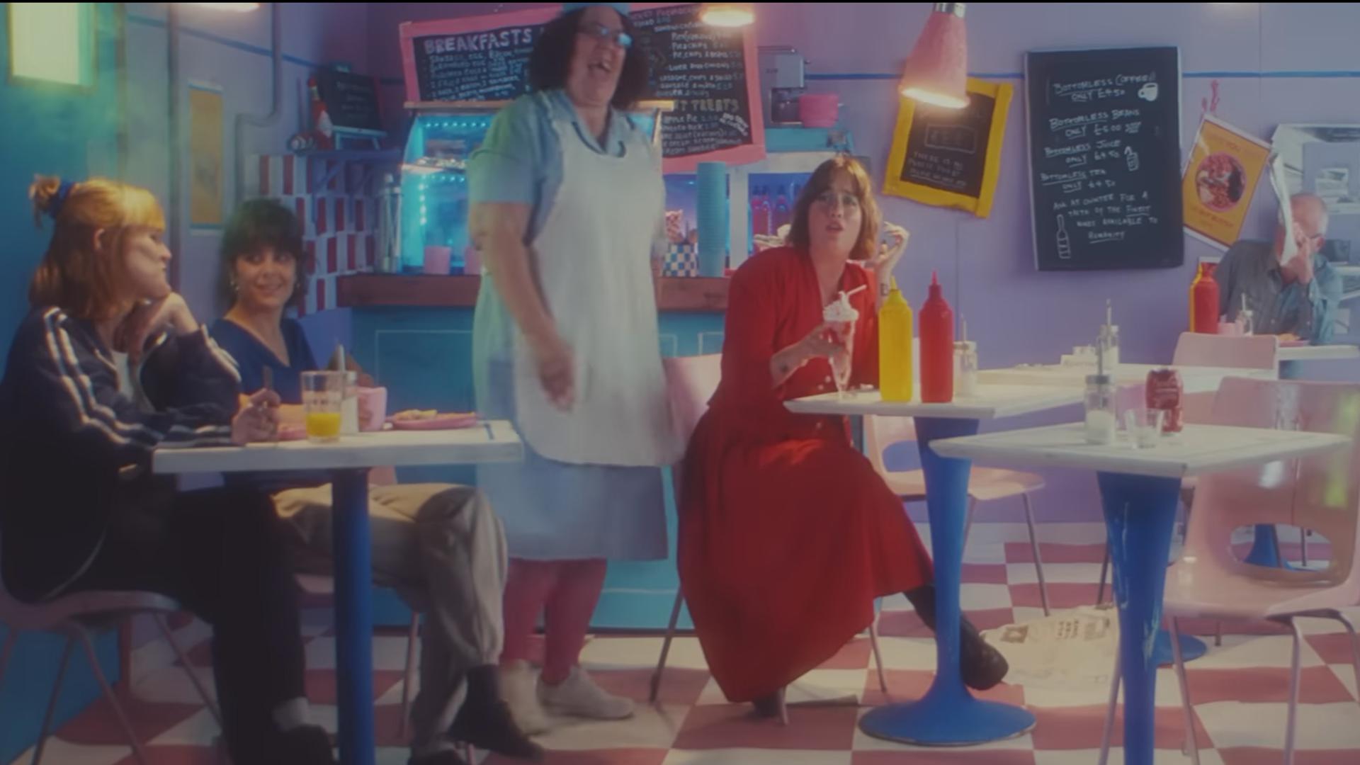 Katy J Peason, "Alligator" clip screenshot