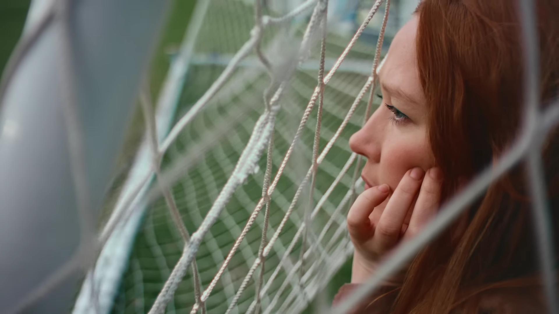 Julia Jacklin, "I Was Neon" clip screenshot