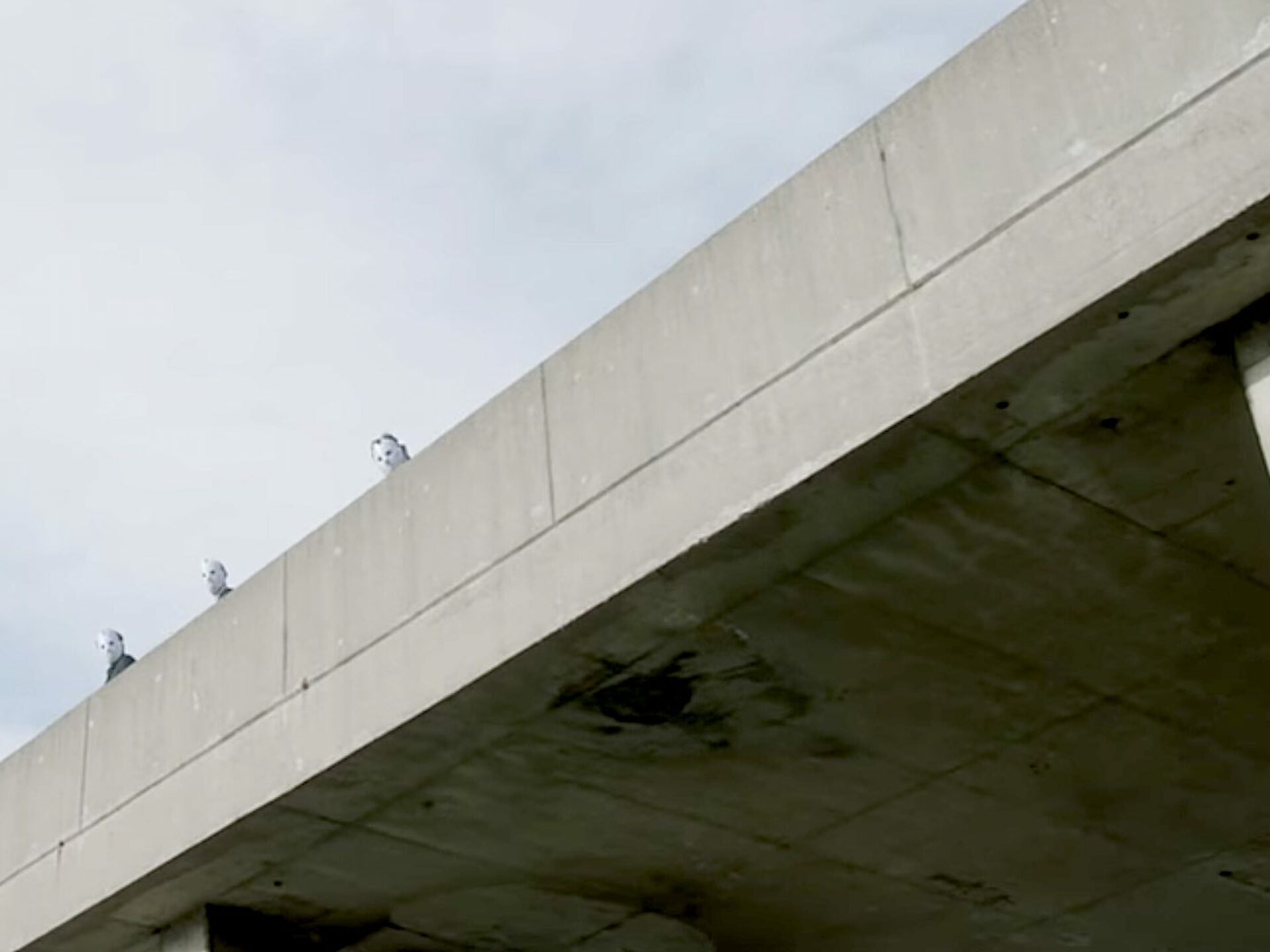 Kiwi Jr., extrait de la vidéo "Unspeakable Things"