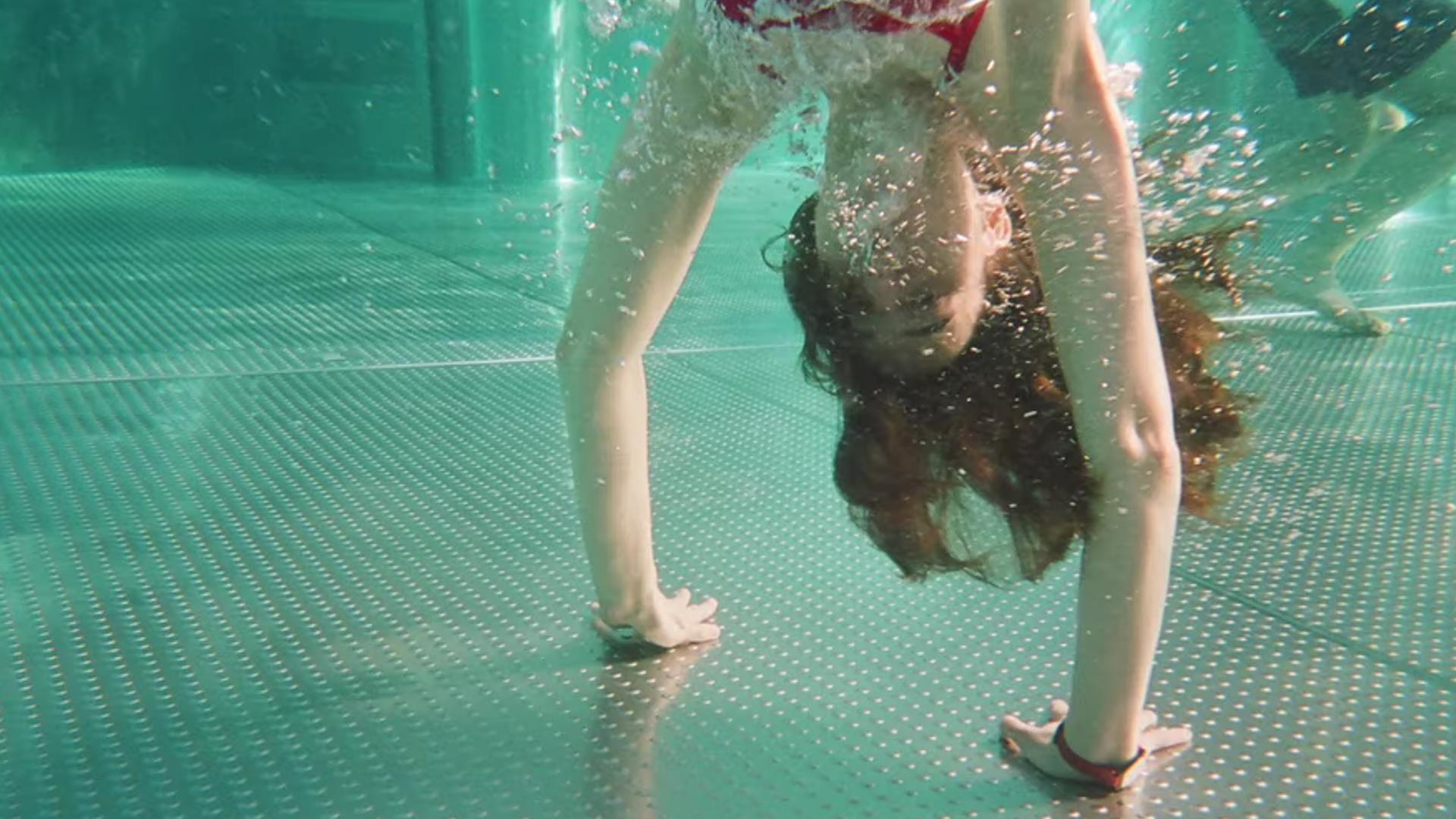 Blumi, "Dresden" clip screenshot