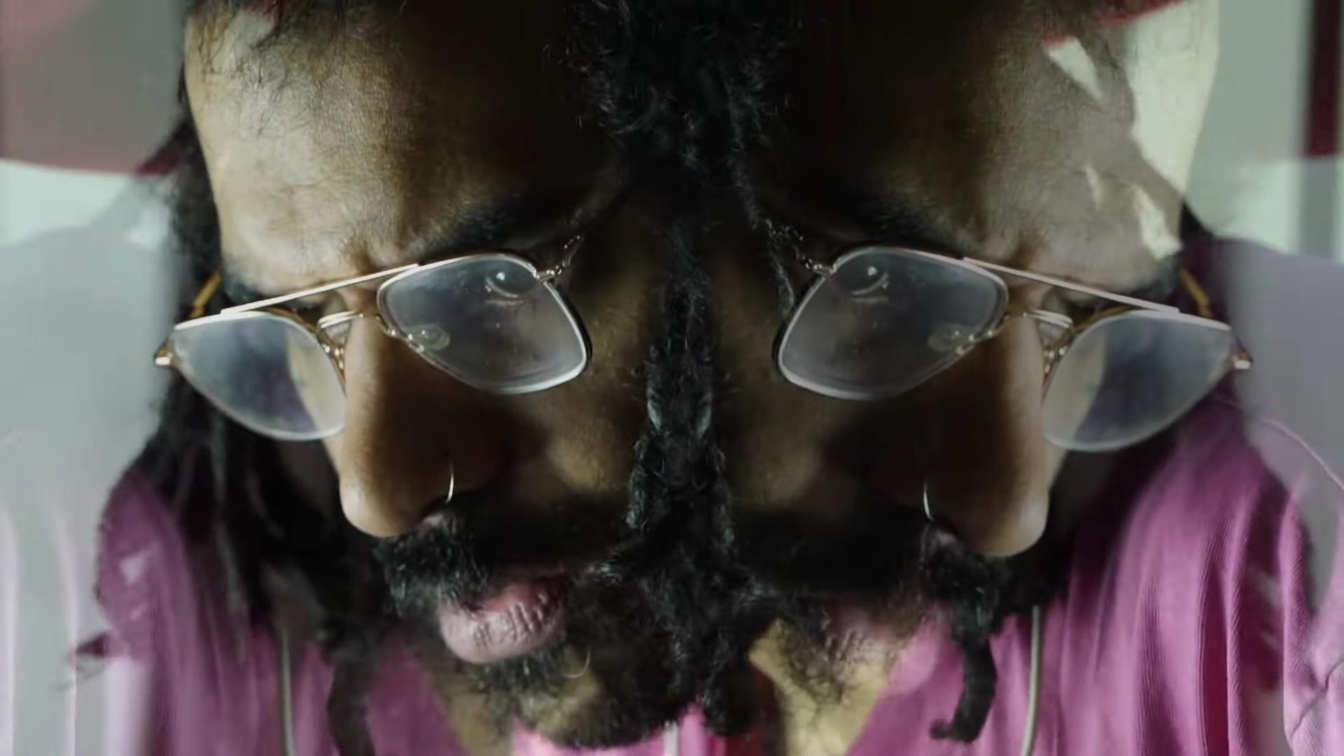 Velvet Negroni, "Sinker" clip screenshot
